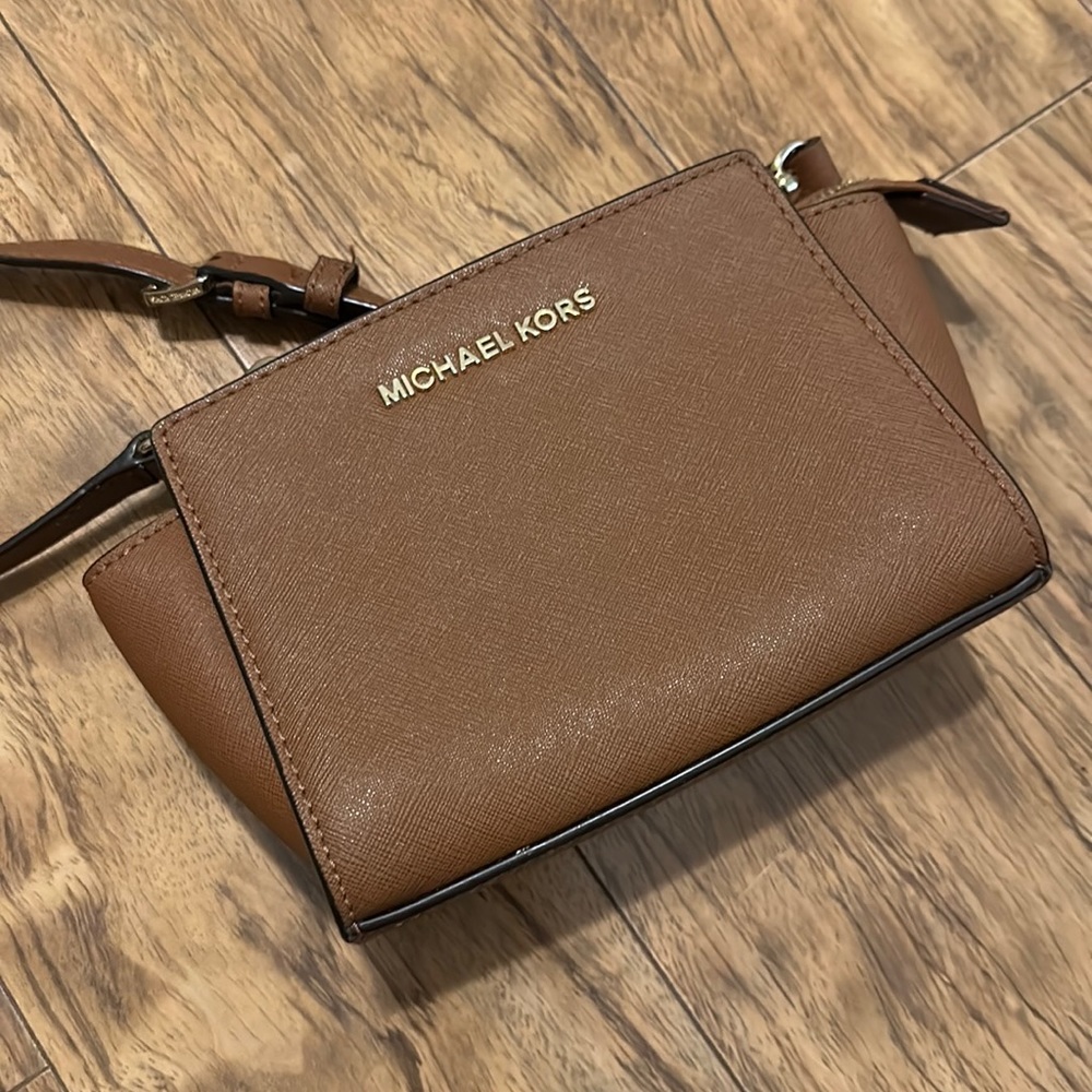 Mini tan/brown michael kors bag with gold accents